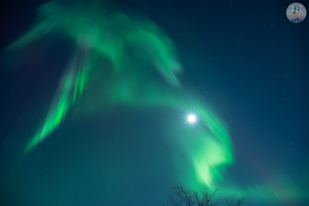 See, the moon became the Dragon's eye!