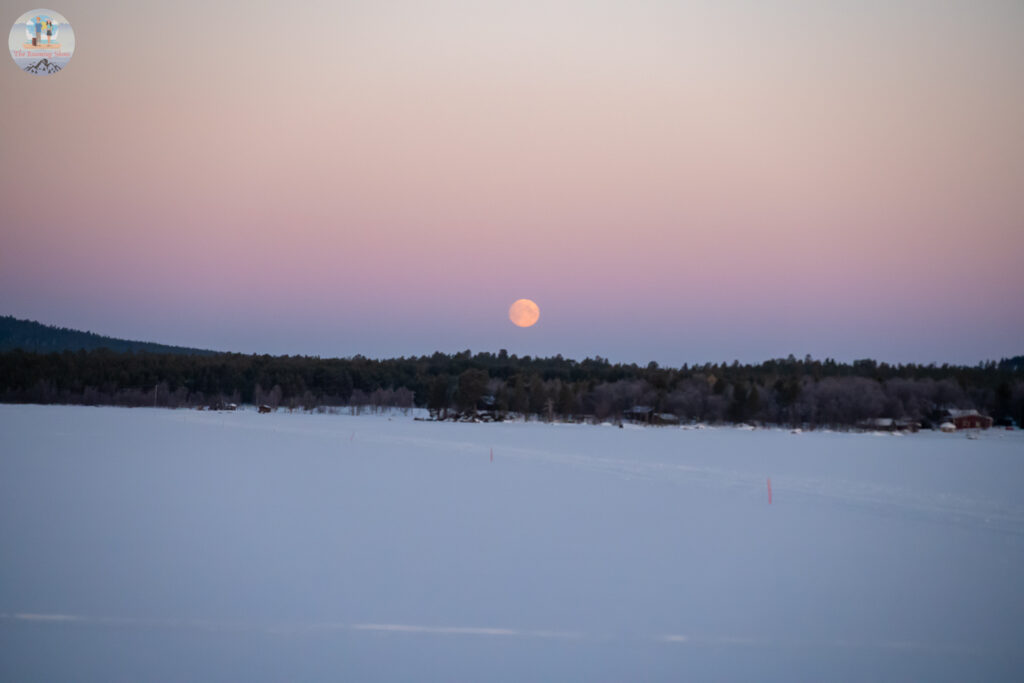 Moon setting at lake Inari