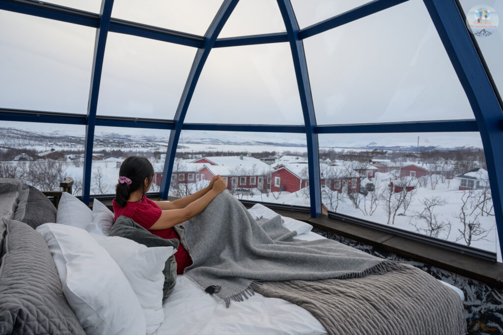 Glass igloo stay in Kilpisjarvi Finalnd